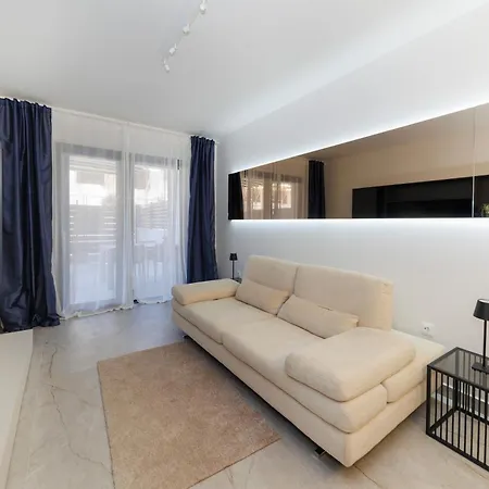 Apartment Stars Premium By Belmont Realty
